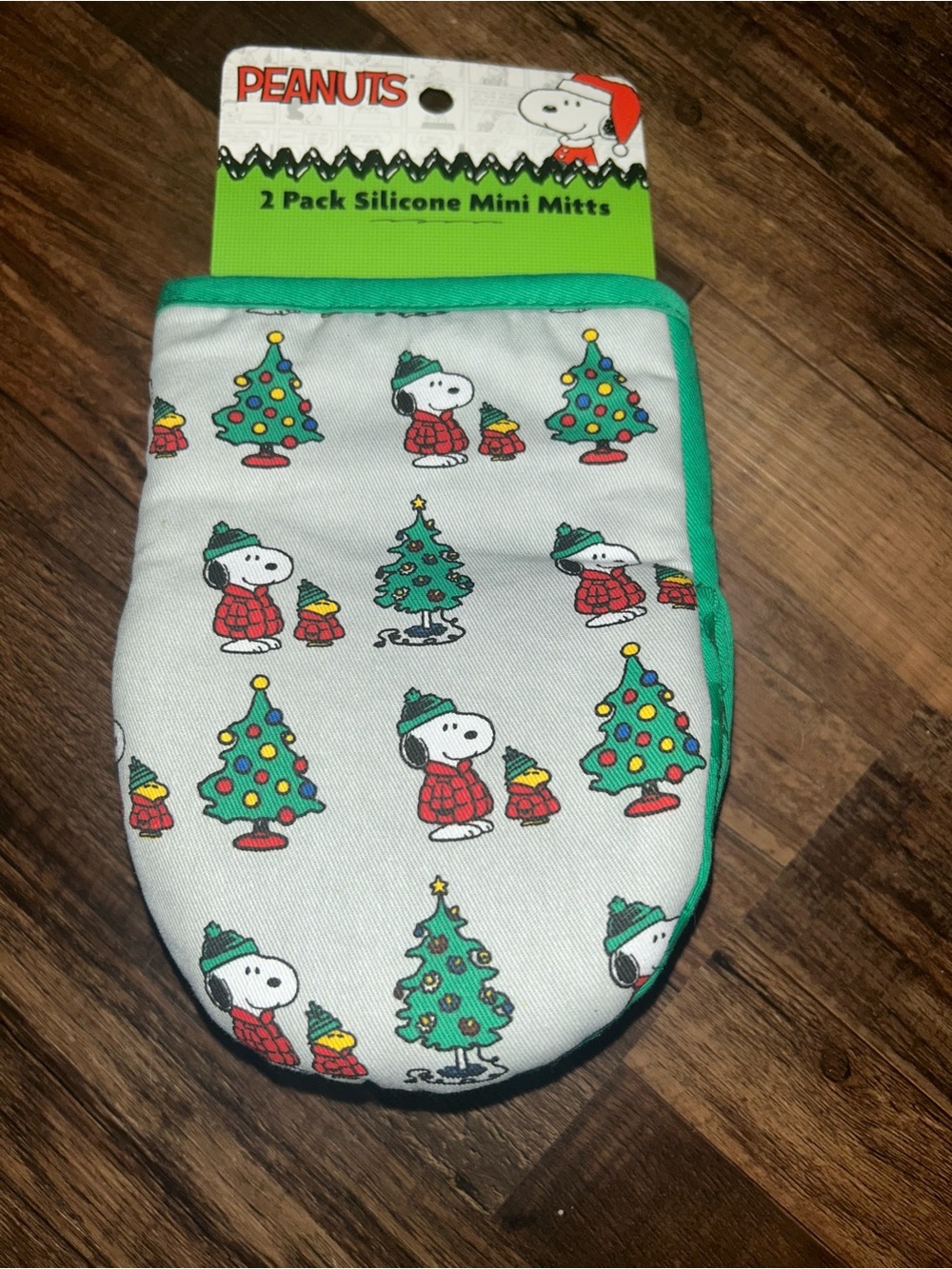 Peanuts Snoopy Christmas Oven Mitts